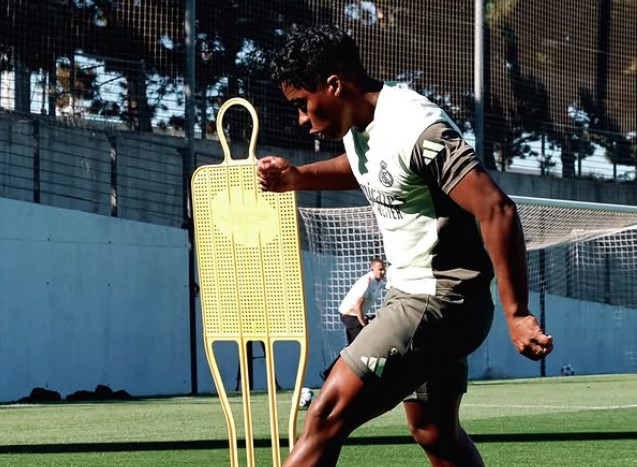 Endrick volta a treinar no Real Madrid após 4 meses e busca recuperar espaço perdido no elenco