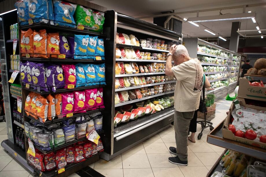 Preços de Alimentação e bebidas caíram 0,35% em setembro, após queda de 0,53% em agosto, segundo o IBGE