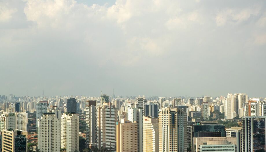 Prédios residenciais e corporativos na Av. Chucri Zaidan no bairro Chácara Santo Antônio na zona sul de São Paulo