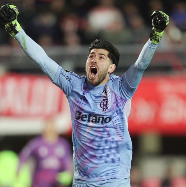 Após falha no tempo normal, Rossi pega dois pênaltis e Flamengo se classifica