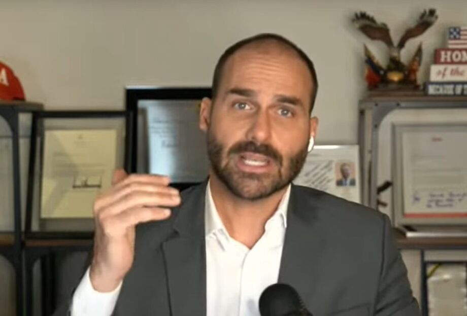 Eduardo Bolsonaro concede entrevista ao site 'Poder 360' e fala de Tarcísio de Freitas.
