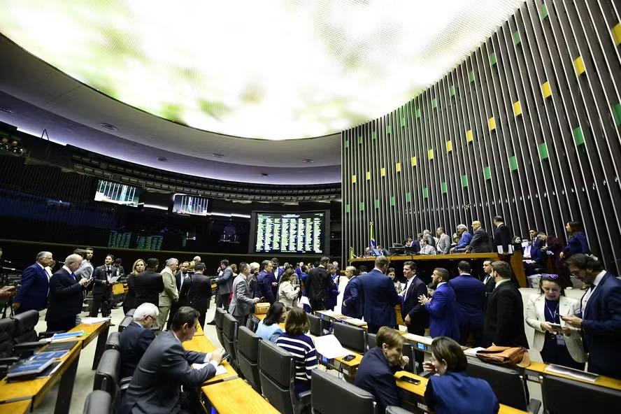 Plenário da Câmara dos Deputados durante sessão do Congresso.