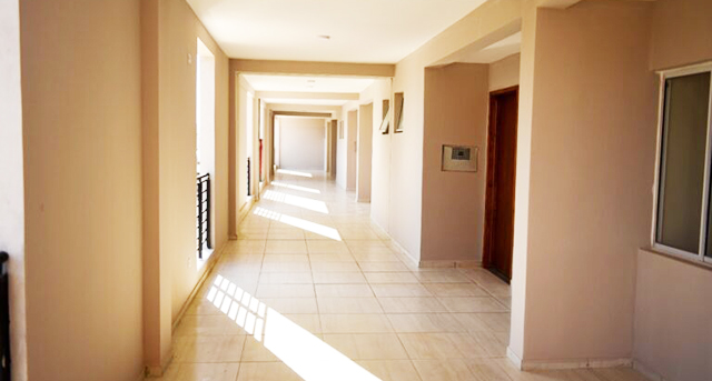 Idosos comemoram a conquista de apartamentos no Condomínio da Melhor Idade, primeiro modelo de locação social para terceira idade em Campo Grande.