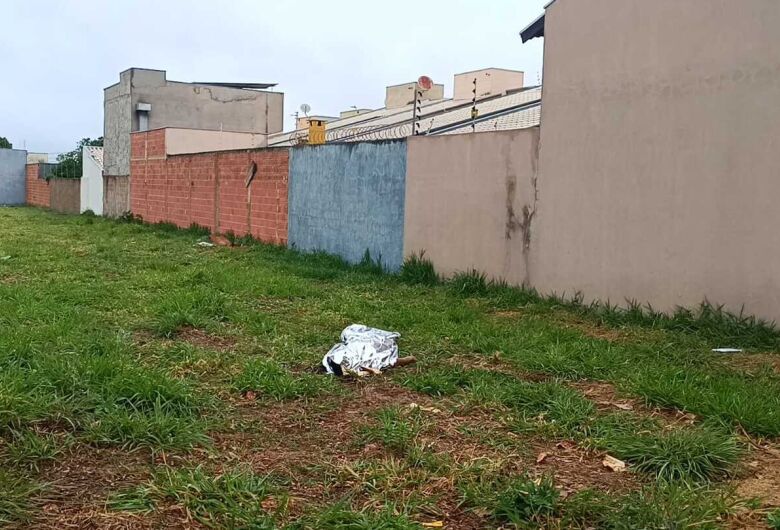 Corpo foi encontrado em um terreno baldio nos fundos do Parque Antenor Martins, em Dourados