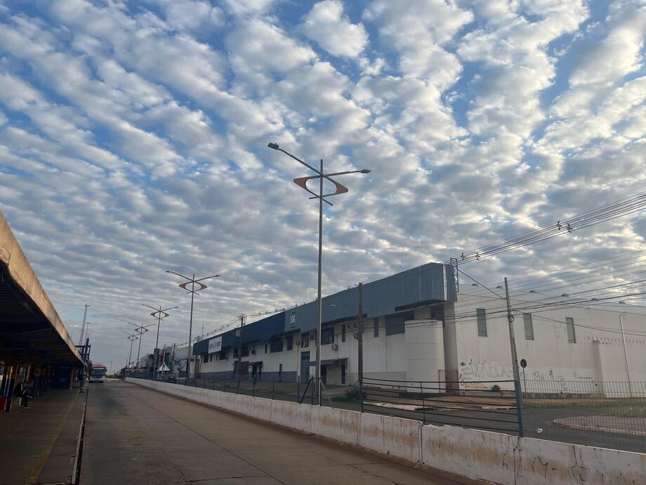 Campo Grande amanheceu com o céu parcialmente nublado e clima ameno