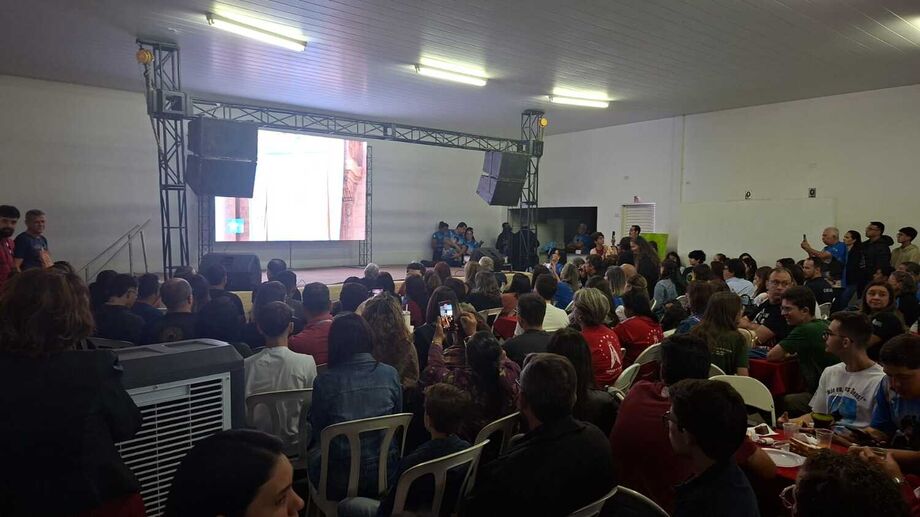 Mais de 600 fiéis se reuniram na Capela do Milagre para acompanhar ao vivo a canonização de Carlo Acutis