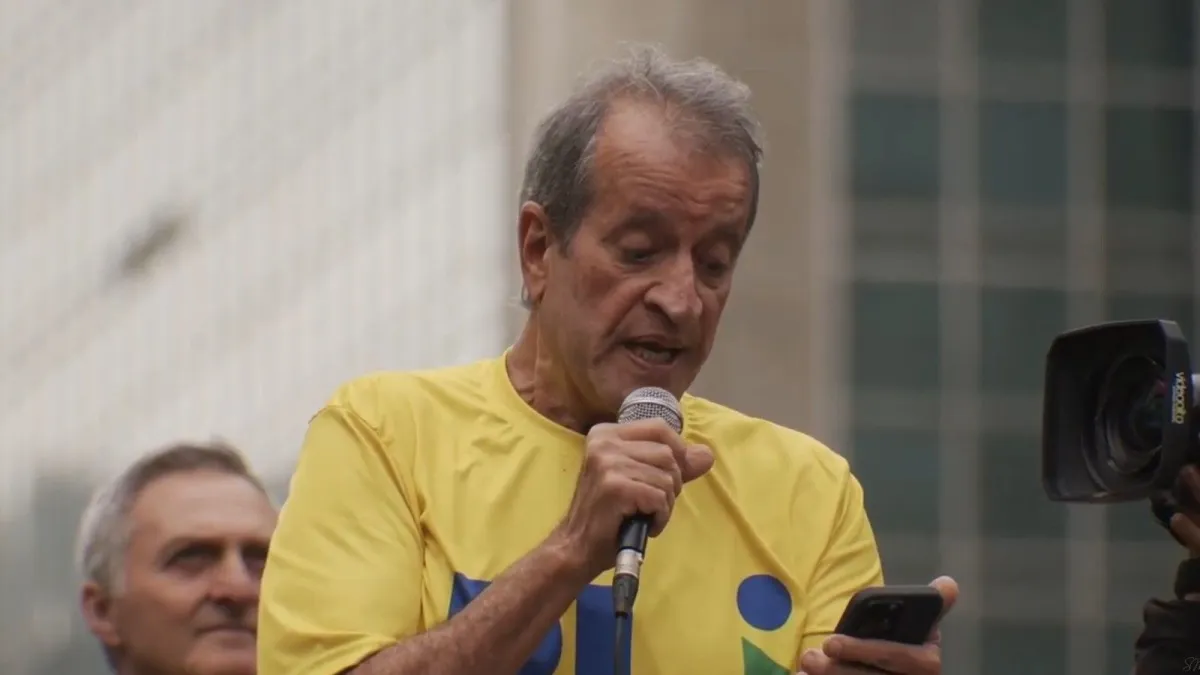 Valdemar Costa Neto diz que PL não tem plano B e aposta em Bolsonaro para 2026.