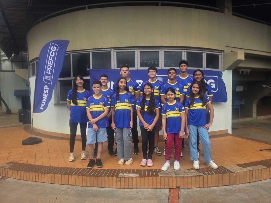 Atletas de Campo Grande recebem novas camisetas do Auxílio-Atleta em evento no Paço Municipal.