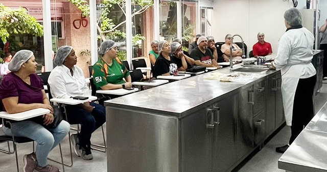 Carreta-Escola do Senac oferece oficinas culinárias gratuitas no centro de Campo Grande até 30 de setembro