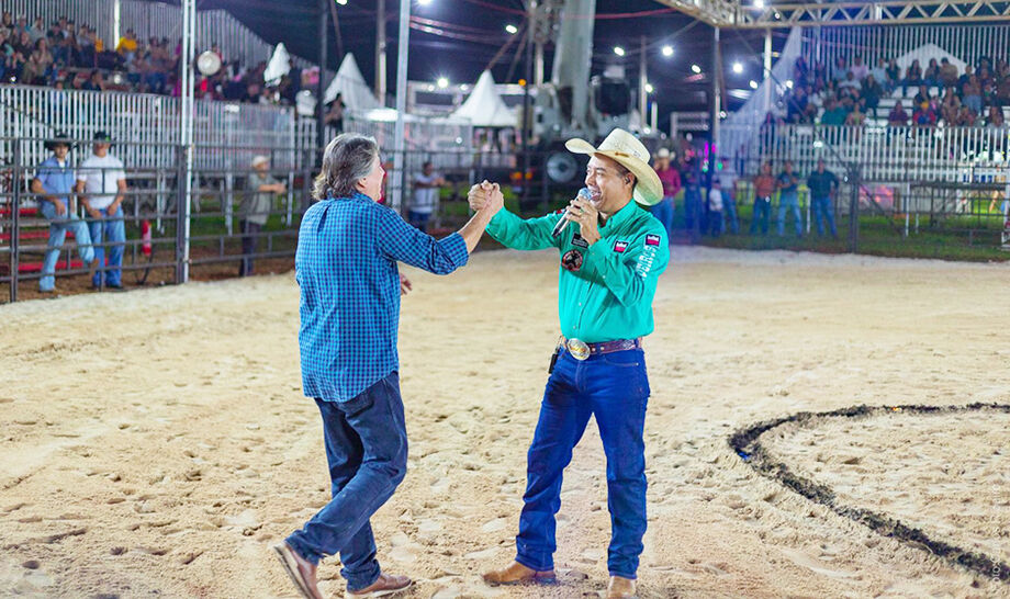Deputado Caravina é o responsável por homenagem aos profissionais do rodeio