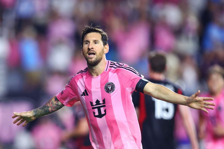 Messi marca 2 e dá assistência em vitória do Inter Miami, que se aproxima dos playoffs da MLS.