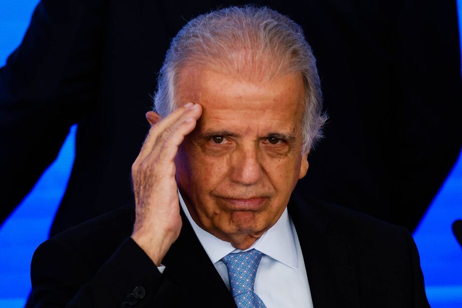 O ministro da Defesa se reuniu com o presidente Lula e comandantes militares no Alvorada.