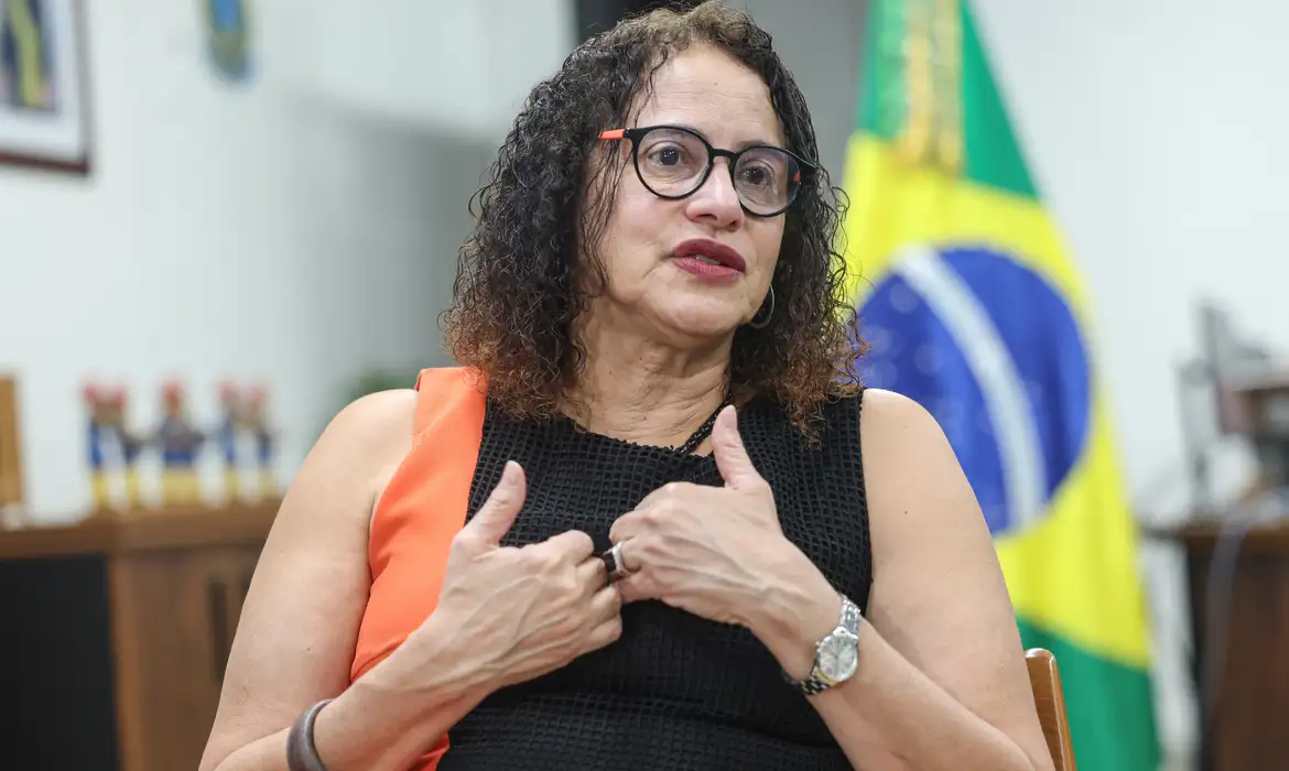 Luciana Santos está otimista em relação à aprovação pela Anvisa
