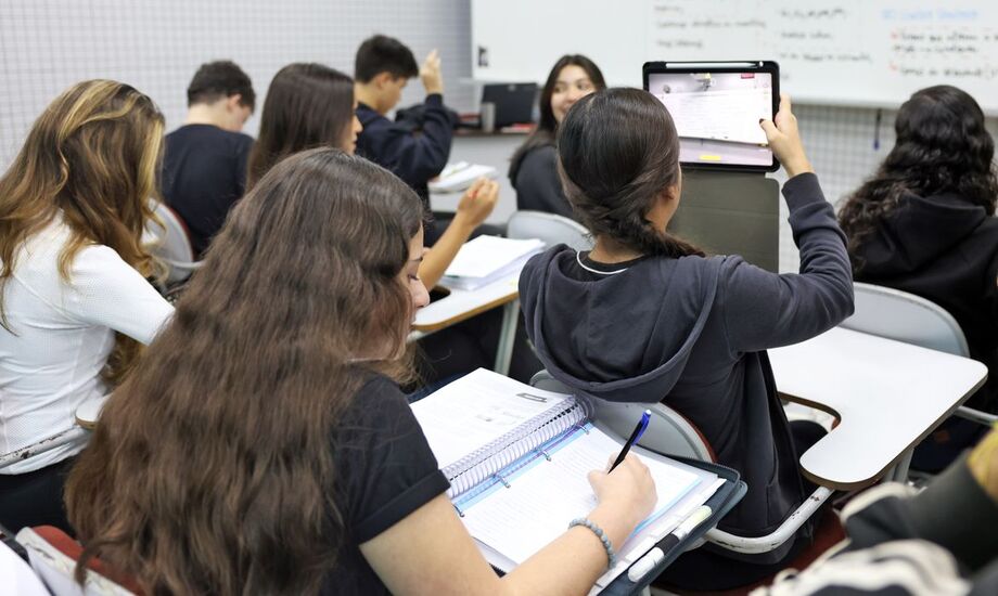 Inep divulga cartilha da redação do Enem 2025 com dicas e exemplos de textos nota máxima.