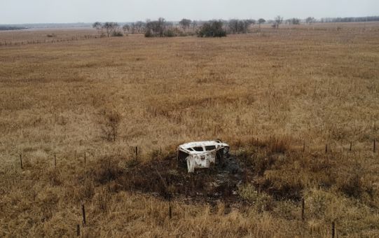 Veículo que transportava barracas infantis pegou fogo após colisão em rodovia entre Campo Grande e Sidrolândia