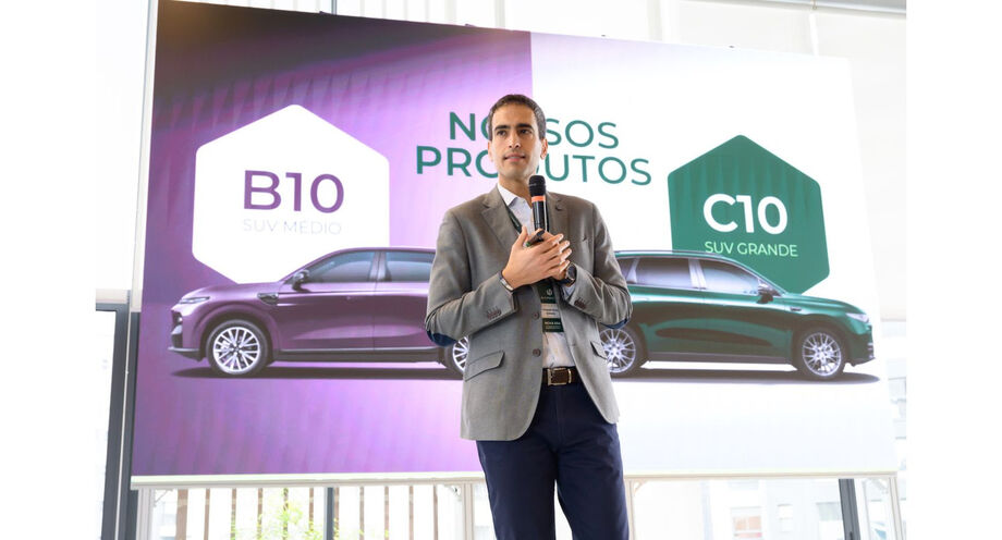 Fernando Varela, vice-presidente da Leapmotor para a América do Sul, apresenta os modelos B10 e C10 durante o evento Nova Era, em São Paulo.