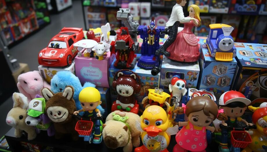 Comércio da Capital aposta em vitrines abertas durante o feriado para atrair pais, avós e tios em busca de presentes para os pequenos