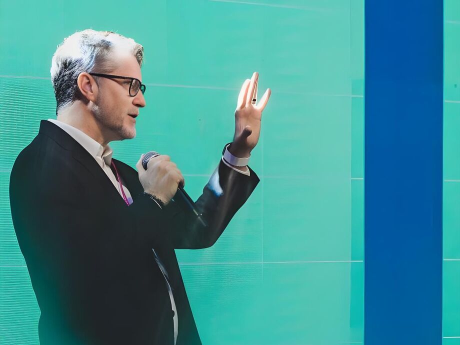 Antônio Boaventura Alves, o Tunico, presidente da Midiacom MS, durante palestra no 27º Congresso Paranaense de Rádio e TV, em Curitiba