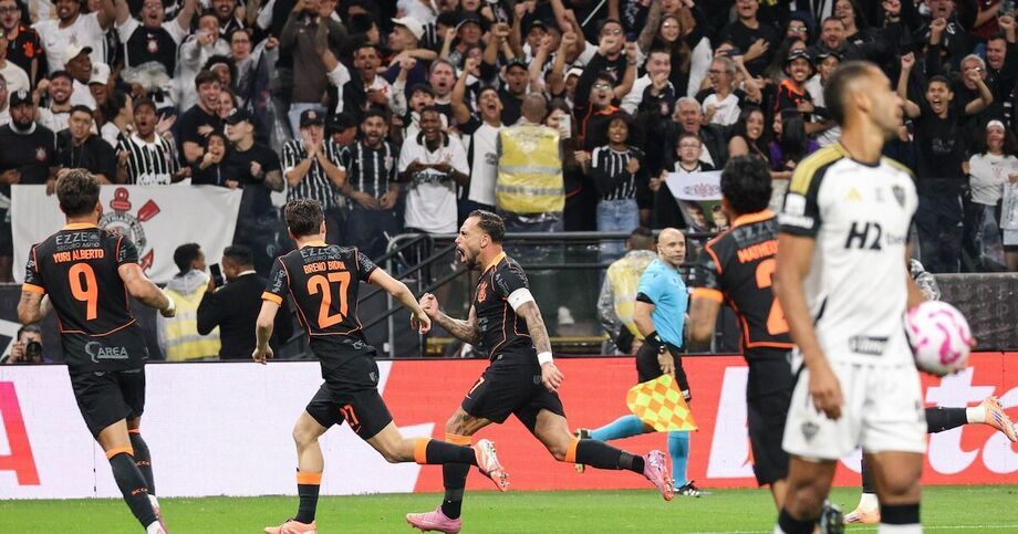 Corinthians mostra apetite, ganha do Atlético-MG com golaço de Maycon e ameniza turbulência