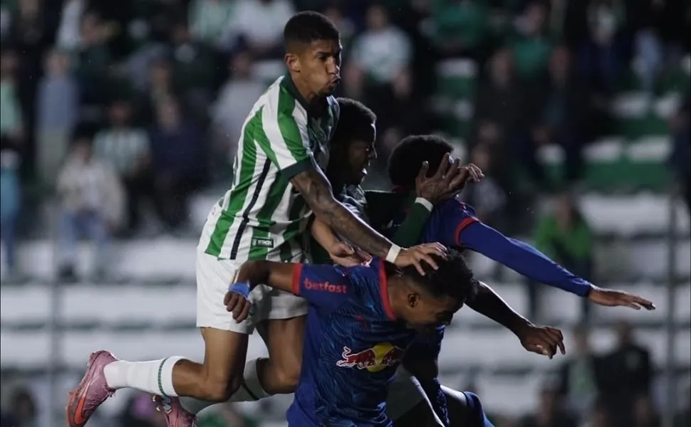 Time gaúcho levou a melhor com um gol de Peixoto ainda no primeiro tempo