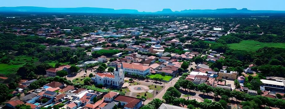 Vista aérea de Aquidauana (MS), município que aposta no turismo e na rota bioceânica para atrair investimentos e crescer.