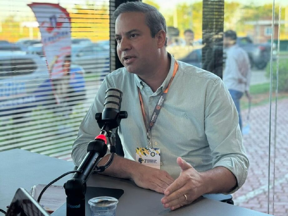 Prefeito Tiago Carbonaro fala sobre os desafios e avanços da gestão municipal de Itaporã durante o 3º Congresso dos Municípios, em Campo Grande