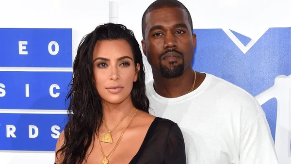 Kim Kardashian revela aneurisma cerebral e culpa estresse do divórcio com Kanye West