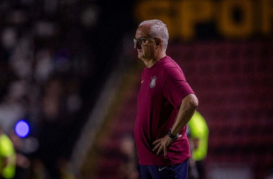 Dorival Jr. elogia consistência defensiva do Corinthians: 'Muitas partidas sem gols sofridos'
