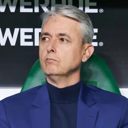 Tiago Nunes, técnico da LDU, durante jogo contra o Palmeiras