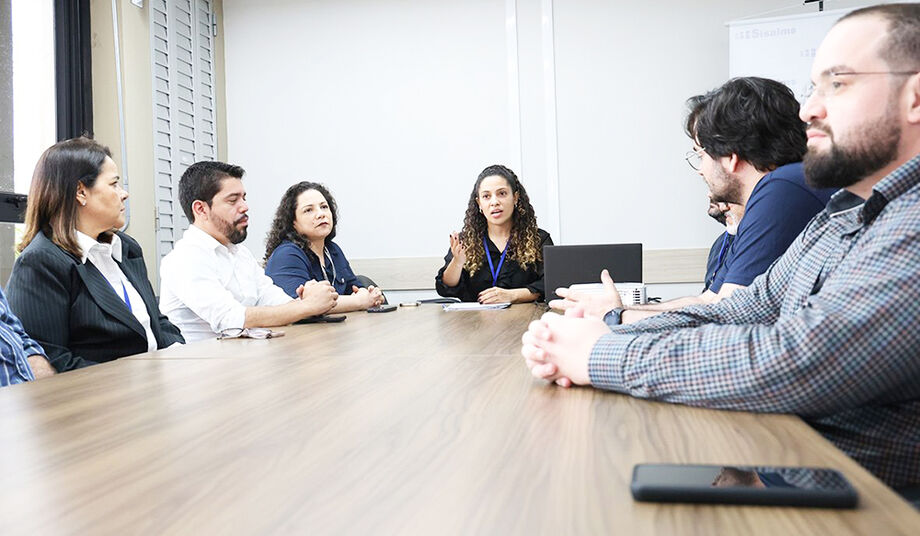 Evellyn Abelha tomou posse como presidente do Sisalms em cerimônia no parlamento estadual