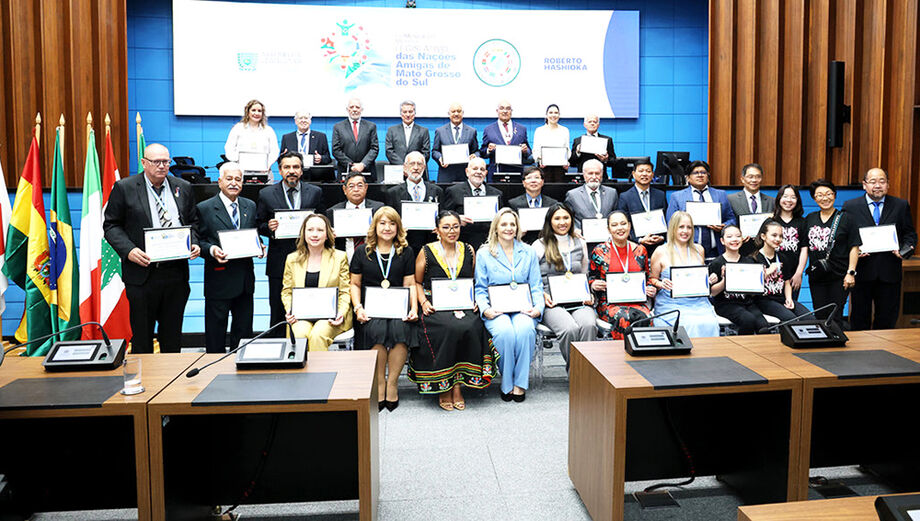 Evento na Alems celebra diversidade cultural com entrega de comenda a representantes das Nações Amigas de MS