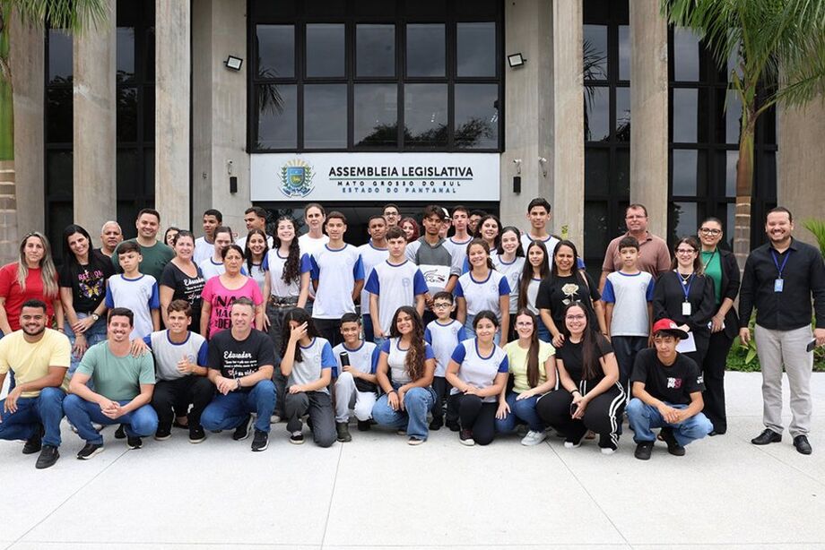 Estudantes conheceram o funcionamento da Casa de Leis e aprenderam sobre o processo legislativo sul-mato-grossense