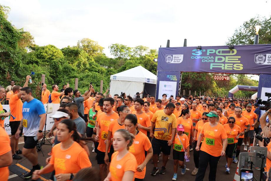 Corrida dos Poderes reúne mais de 5 mil pessoas em Campo Grande e celebra o Dia do Servidor com inclusão, esporte e integração social.