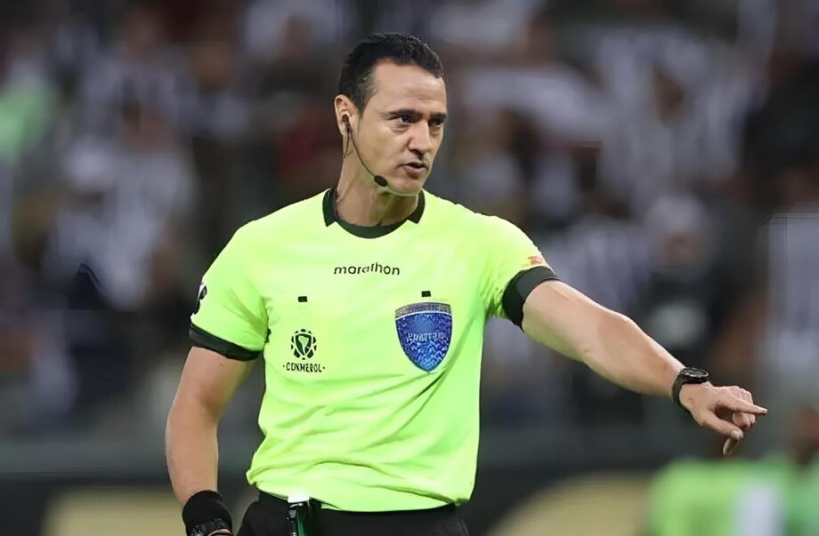 Conmebol define Wilmar Roldán como árbitro de Palmeiras x LDU pela semifinal da Libertadores
