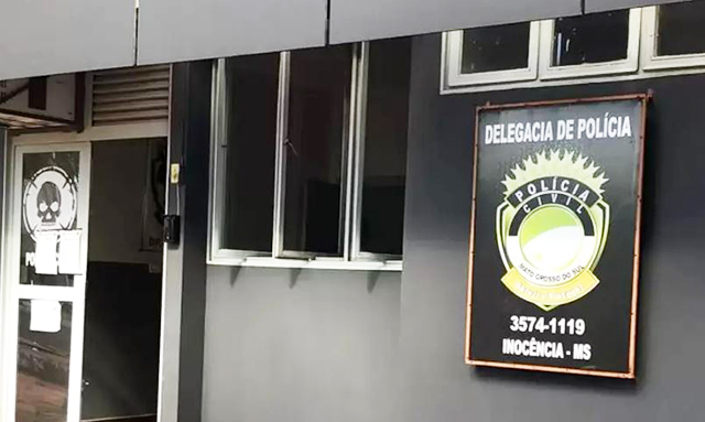 Delegacia onde caso foi registrado. Gestante foi mantida em cárcere por vários dias e agredida em via pública antes de ser resgatada pela PM em Inocência