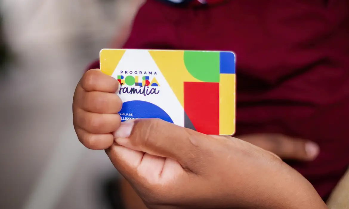 Além do benefício mínimo, Bolsa Família paga acréscimos para gestantes, crianças e mães de bebês.