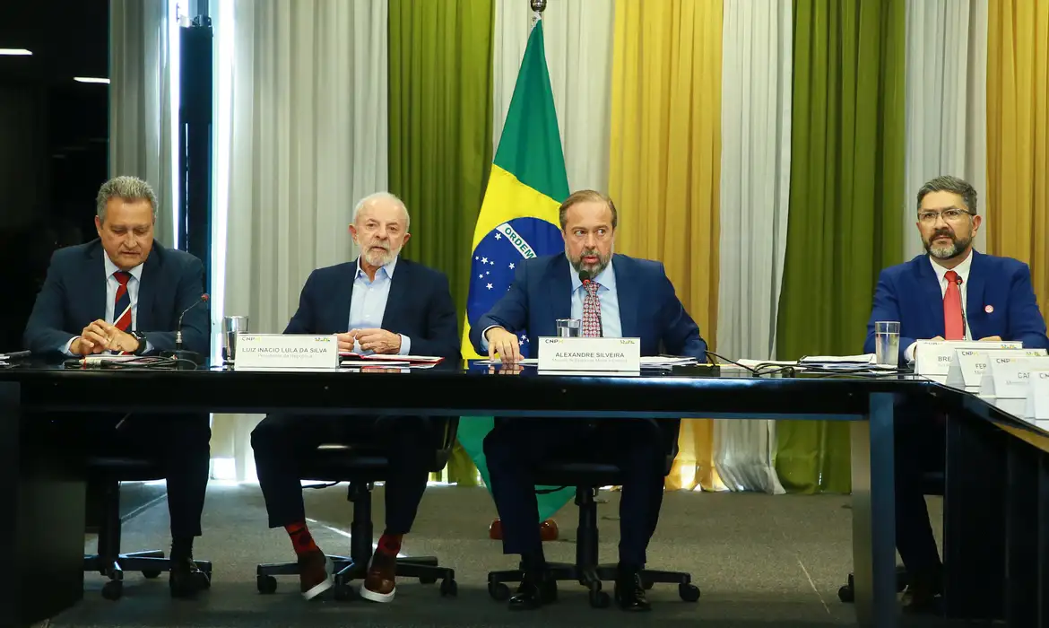 O presidente Luiz Inácio Lula da Silva participou nesta quinta-feira (16) da primeira reunião do Conselho Nacional de Política Mineral (CNPM)