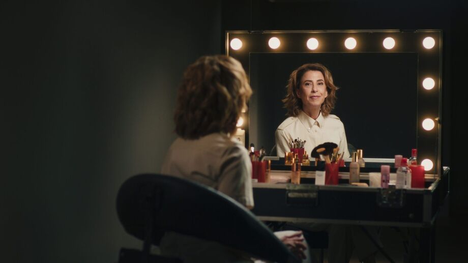 Fernanda Torres volta às comédias após 'Ainda Estou Aqui' e anuncia filmagens de 'Os Corretores', dirigido por Andrucha Waddington.
