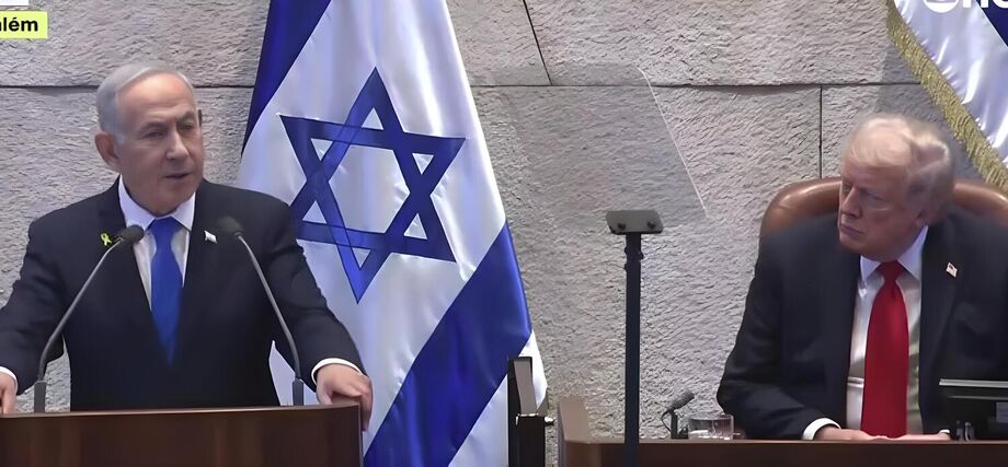 Benjamin Netanyahu discursou ao lado de Donald Trump no parlamento israelense