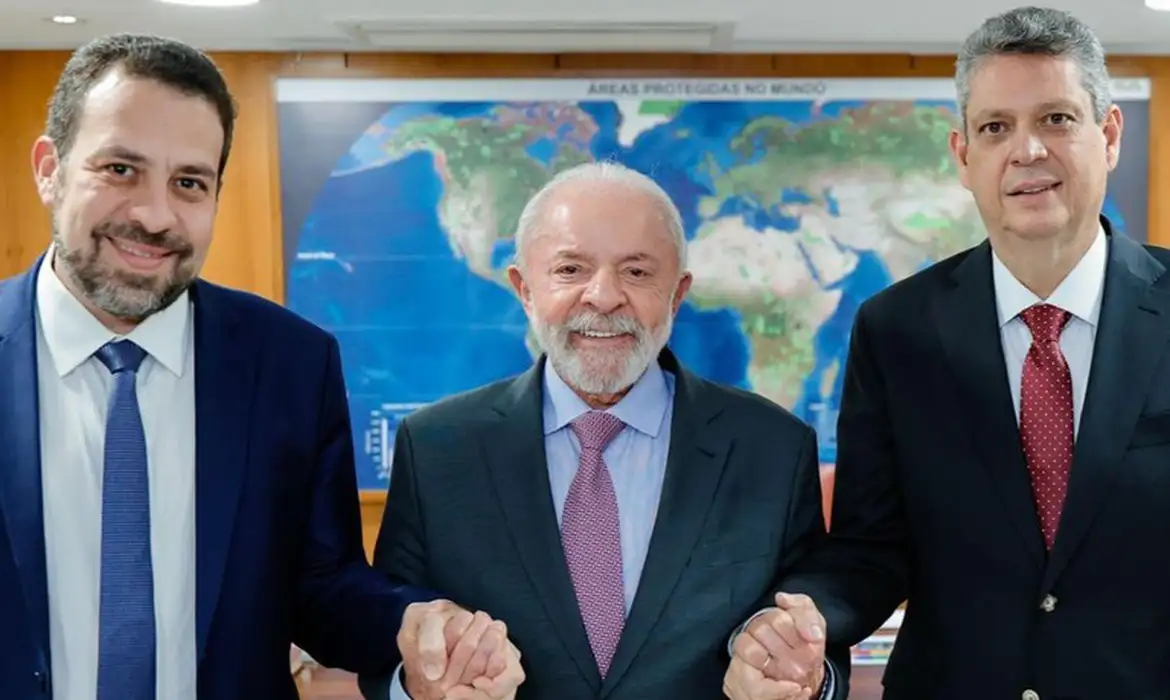 Guilherme Boulos assume a Secretaria-Geral da Presidência e será o responsável pelo diálogo com movimentos sociais.
