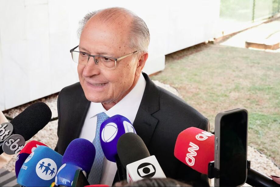 O vice-presidente Geraldo Alckmin disse ter 'enorme admiração' pela ministra Simone Tebet