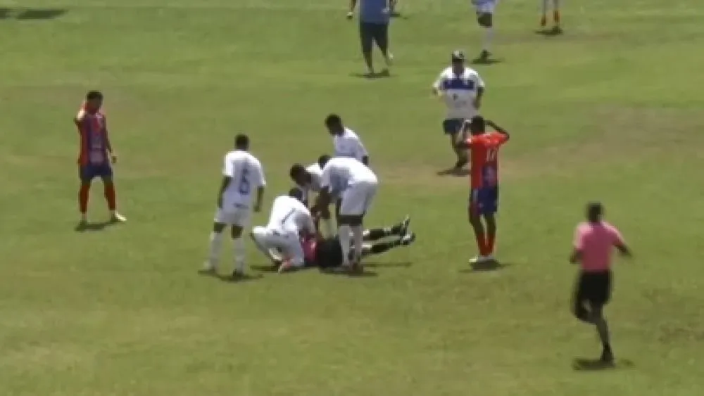 Felipe Fernandes de Lima caiu no gramado aos 19 minutos do primeiro tempo.