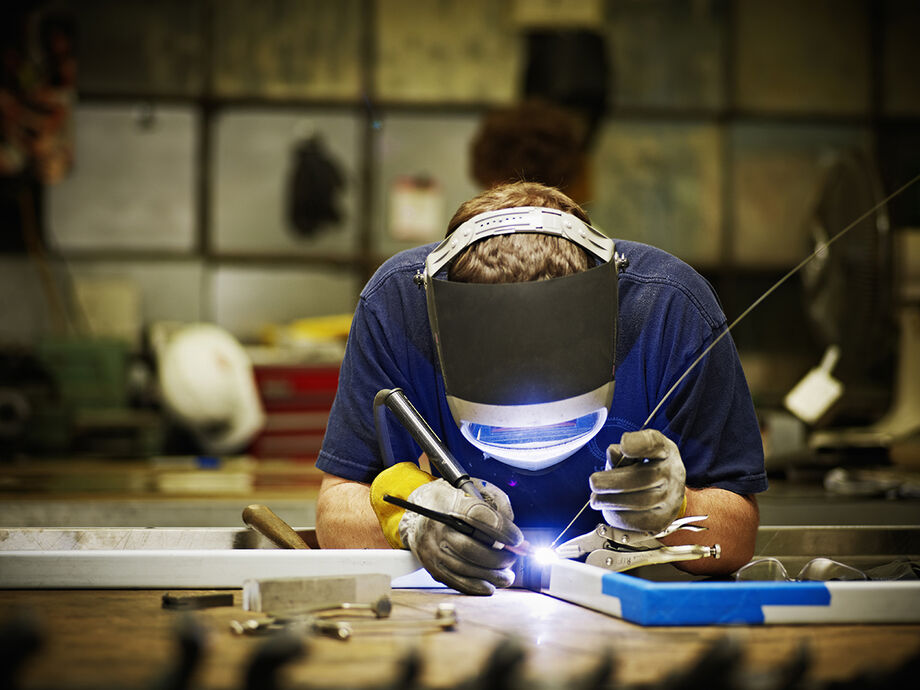 Indústria cria 12,2 mil empregos formais em MS e lidera contratações em 2025