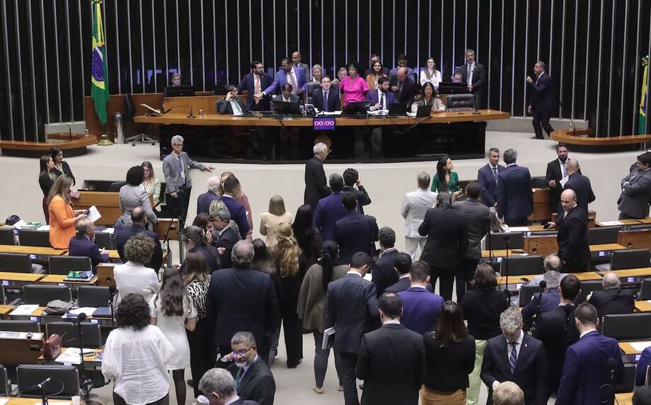 Plenário da Câmara aprovou MP que beneficia taxistas