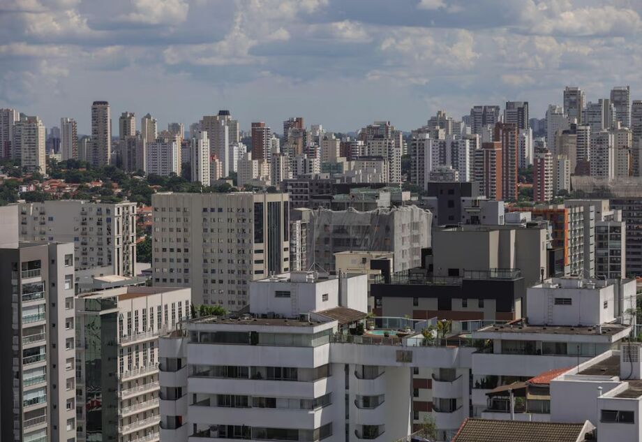 Hoje, 65% dos depósitos da poupança são direcionados pelos bancos para financiamento imobiliário.
