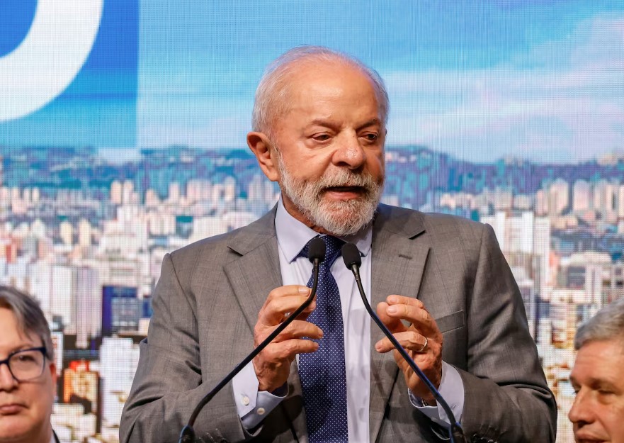 Lula cobrou que governos nacionais 'coloquem os pobres no orçamento'.