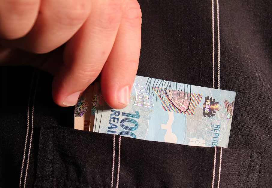 Lote extra de R$ 1,5 bilhão do abono salarial será pago para mais de 1,6 milhão de trabalhadores.