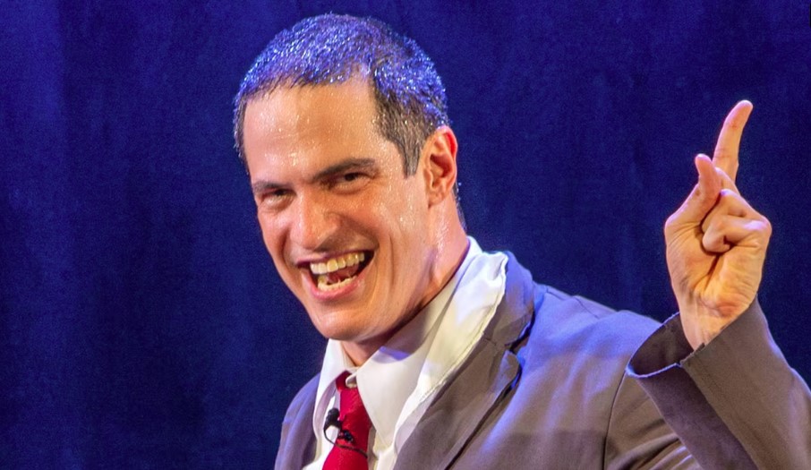 Mateus Solano no monólogo 'O Figurante'.