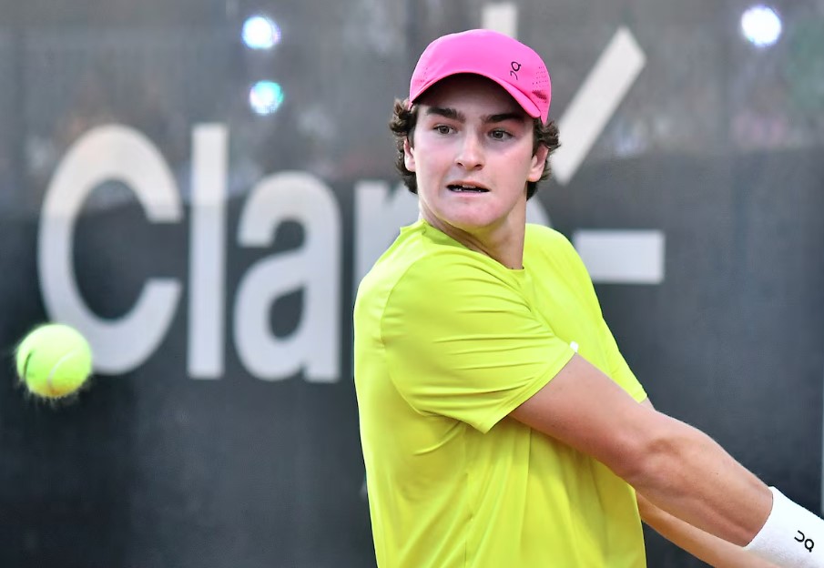 João Fonseca foi derrotado na estreia das duplas no ATP da Basileia.