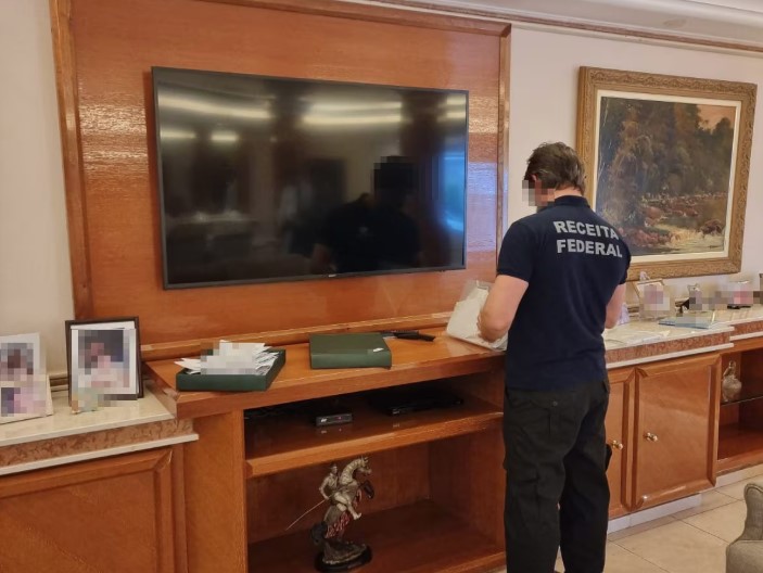 Operação realizada nesta quinta-feira, 30, com a participação da Receita Federal.